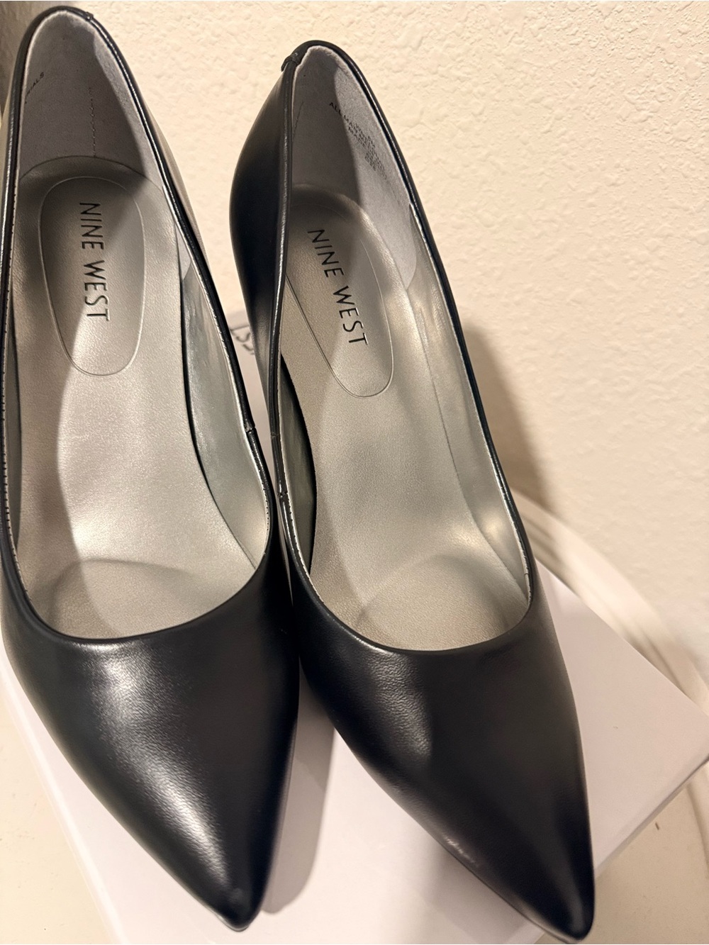 Nine West Black Pointed-Toe Leather Pumps
